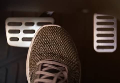 خالی کردن ترمز سراتو یعنی چی ؟